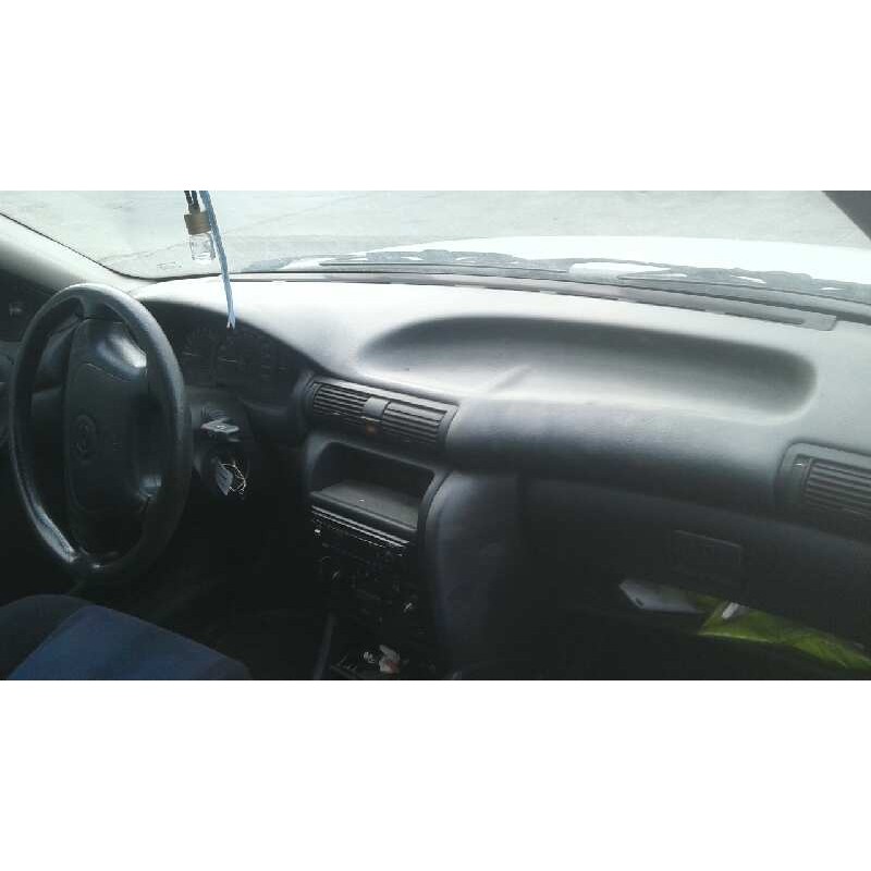 opel astra f berlina del año 1996