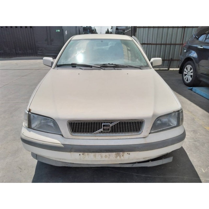 volvo v40 familiar del año 1997