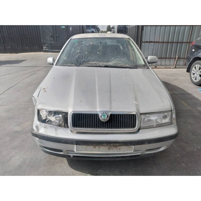 skoda octavia berlina (1u2) del año 2000