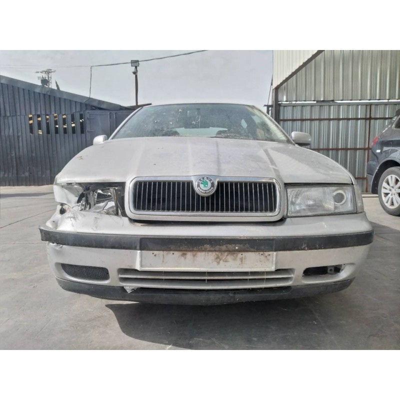 skoda octavia berlina (1u2) del año 2000