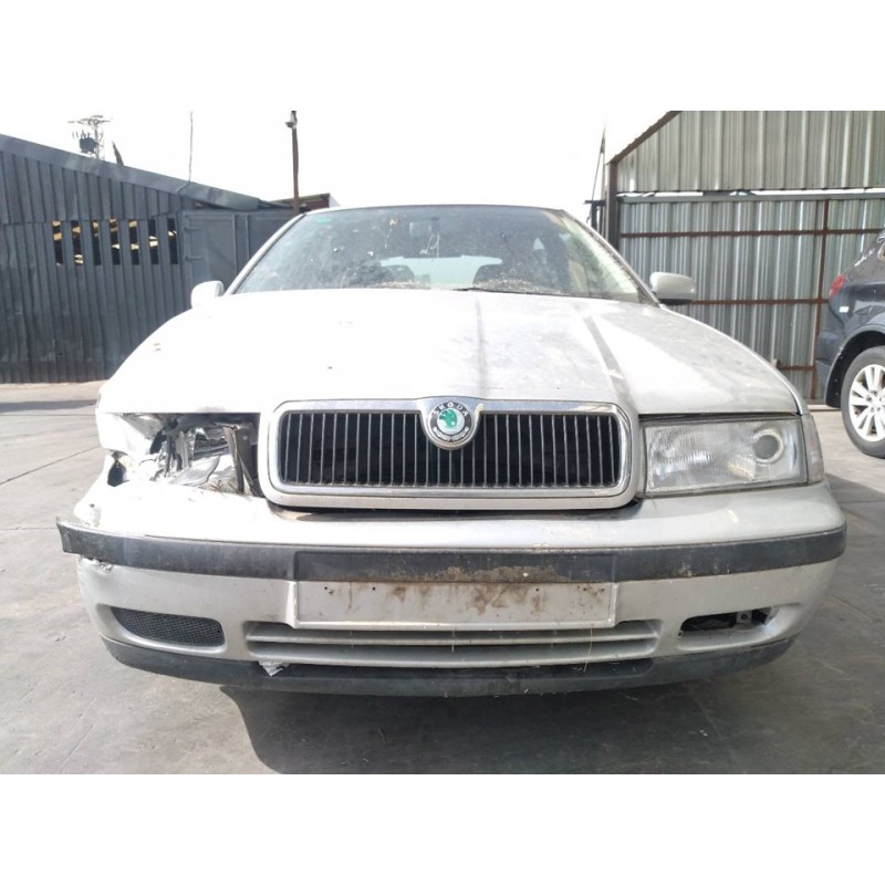 skoda octavia berlina (1u2) del año 2000