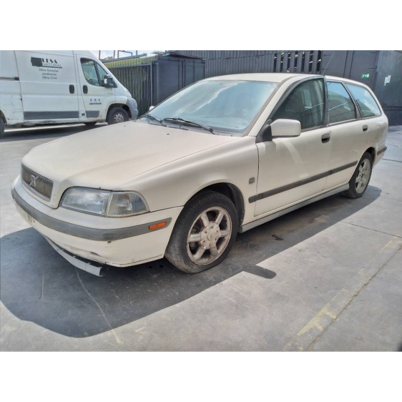 volvo v40 familiar del año 1997