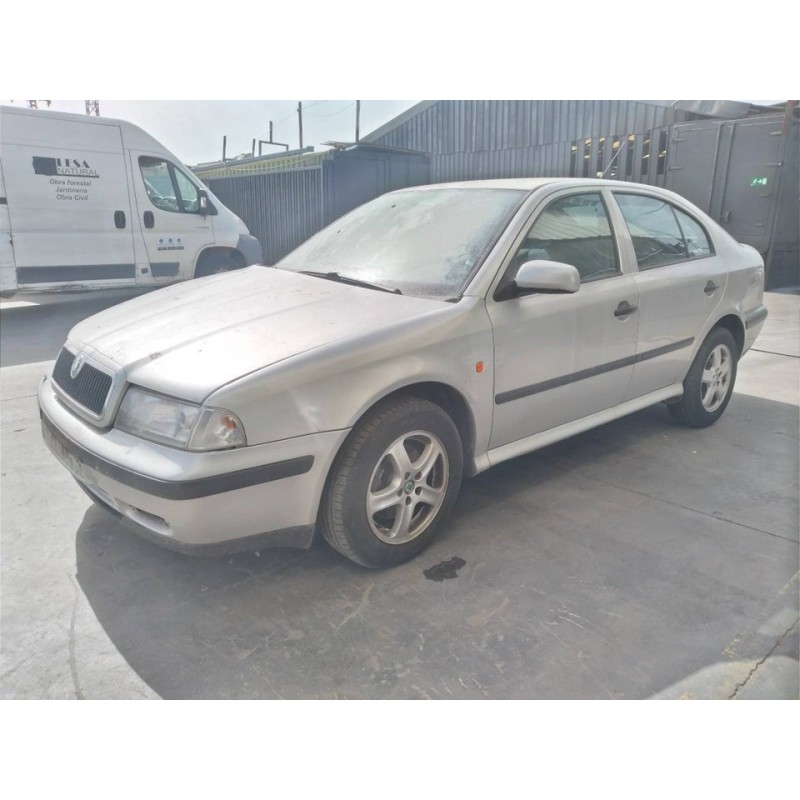 skoda octavia berlina (1u2) del año 2000