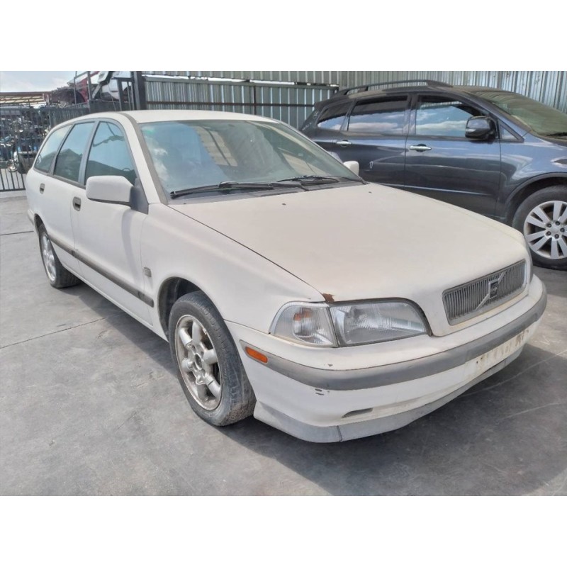 volvo v40 familiar del año 1997
