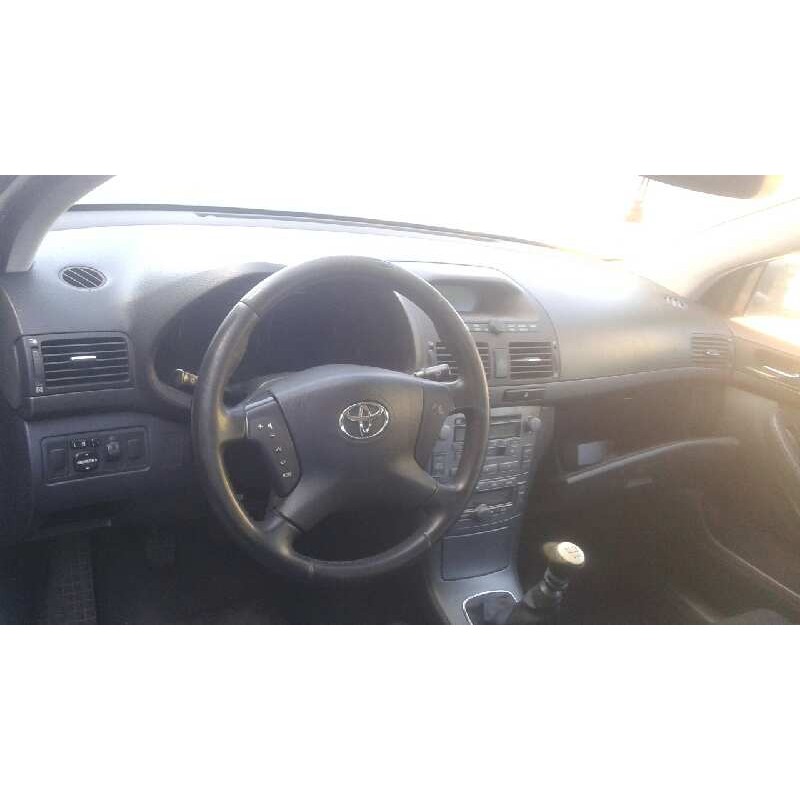 toyota avensis berlina (t25) del año 2005