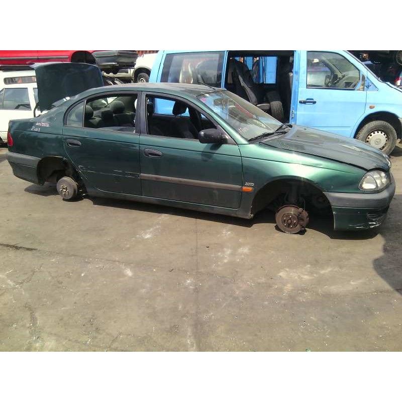 toyota avensis berlina (t 22) del año 1998