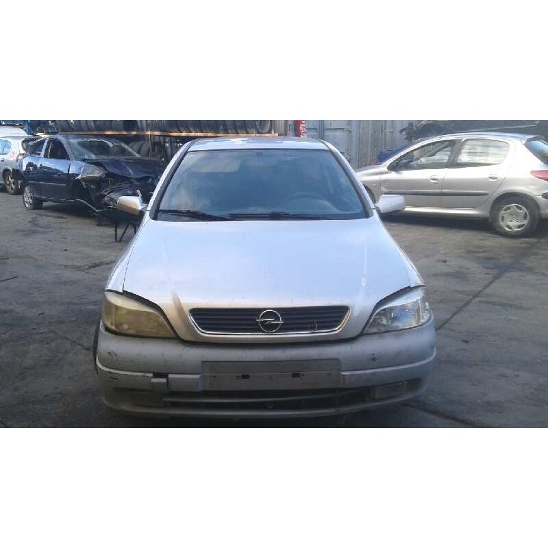 opel astra g berlina del año 2000