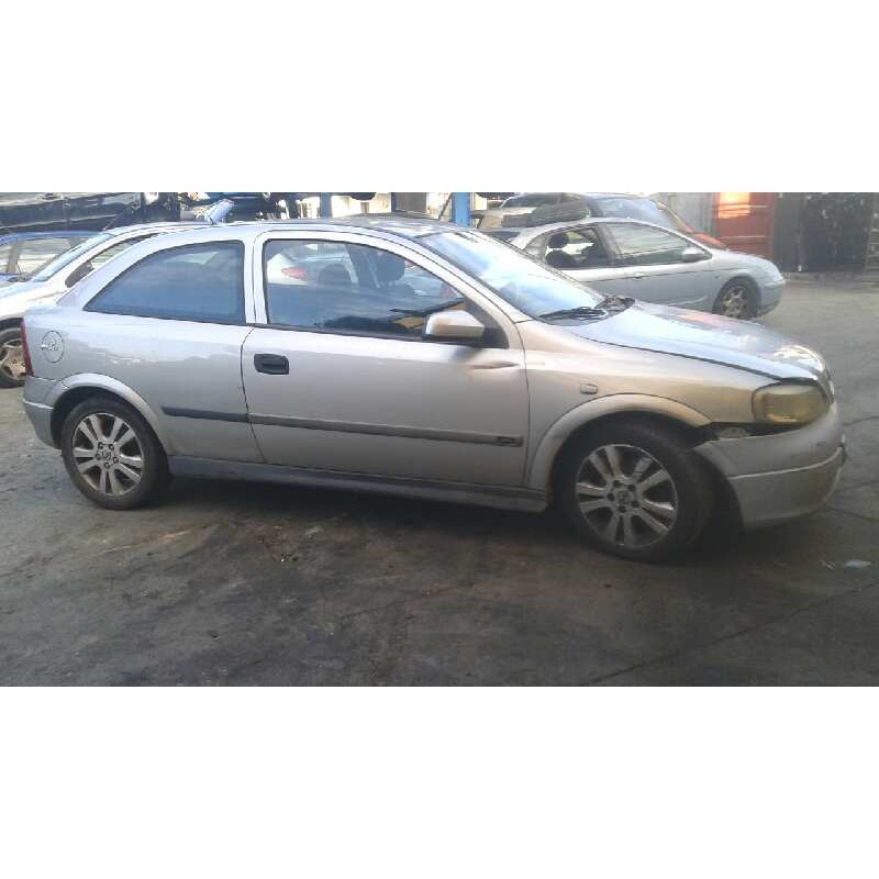 opel astra g berlina del año 2000