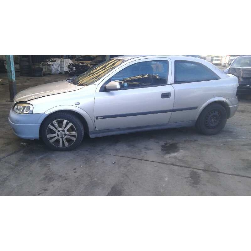 opel astra g berlina del año 2000