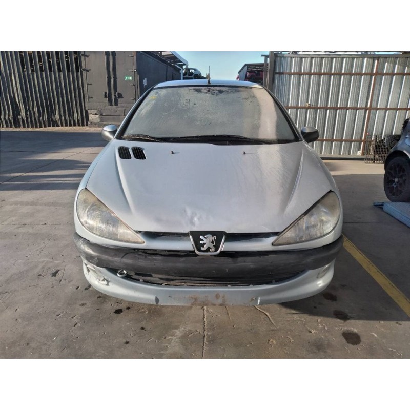 peugeot 206 berlina del año 2001