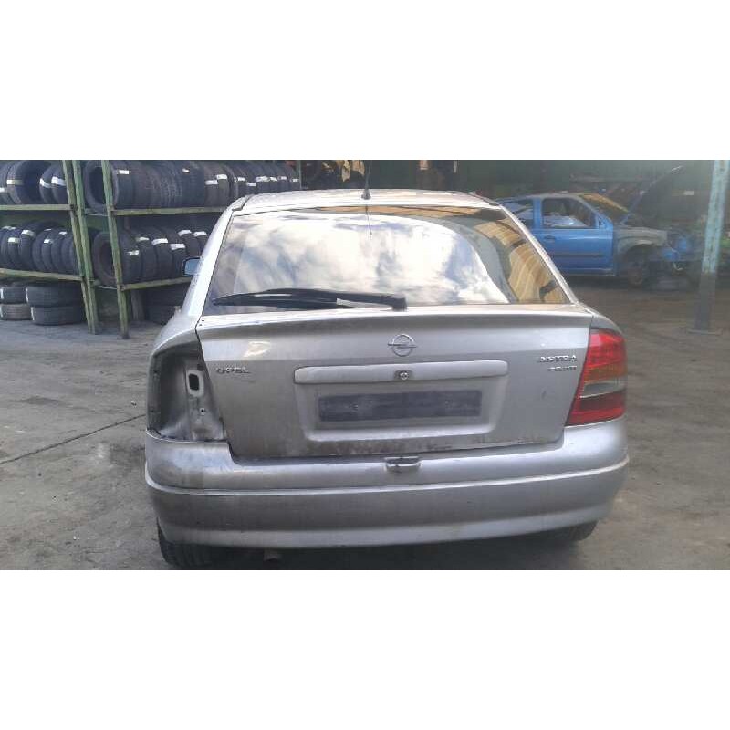 opel astra g berlina del año 2000