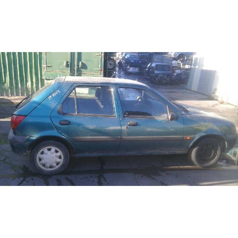 ford fiesta berlina del año 1999