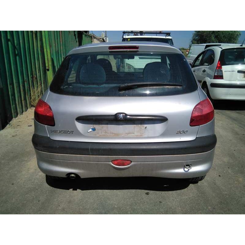 peugeot 206 berlina del año 2000