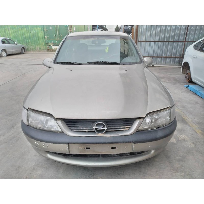 opel vectra b berlina del año 1996