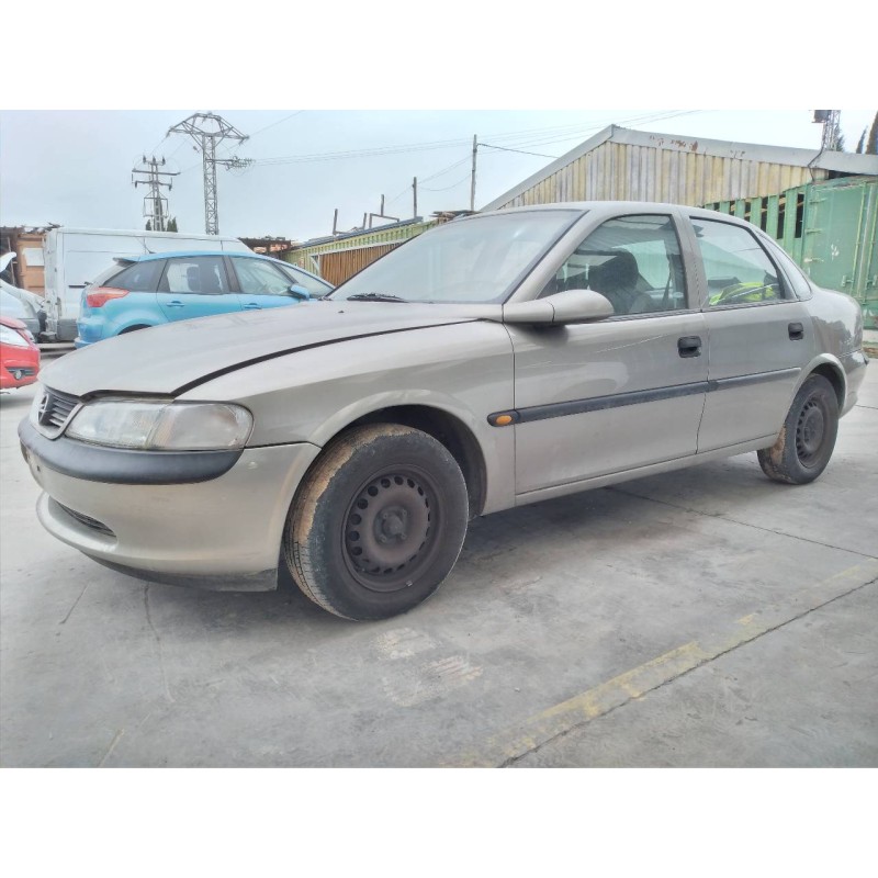 opel vectra b berlina del año 1996