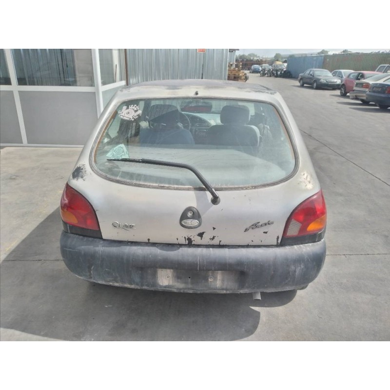 ford fiesta berlina del año 1998