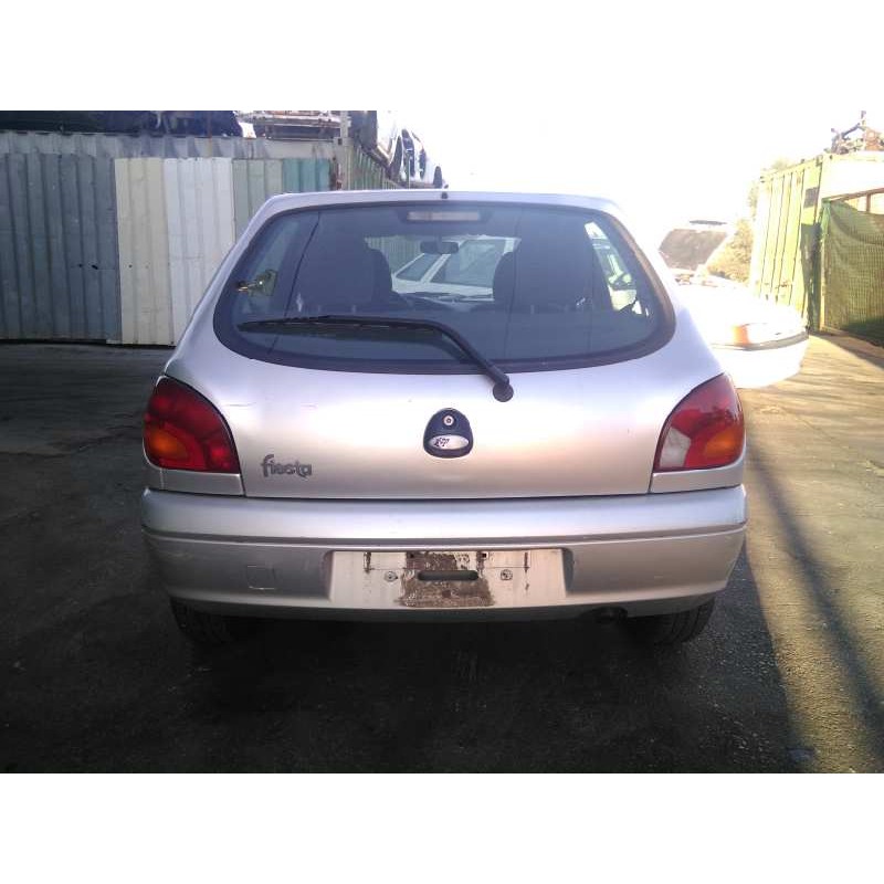 ford fiesta berlina (dx) del año 2001