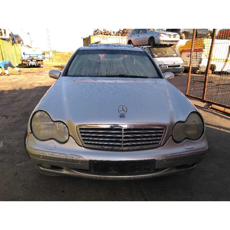mercedes-benz clase c (w203) berlina del año 2001