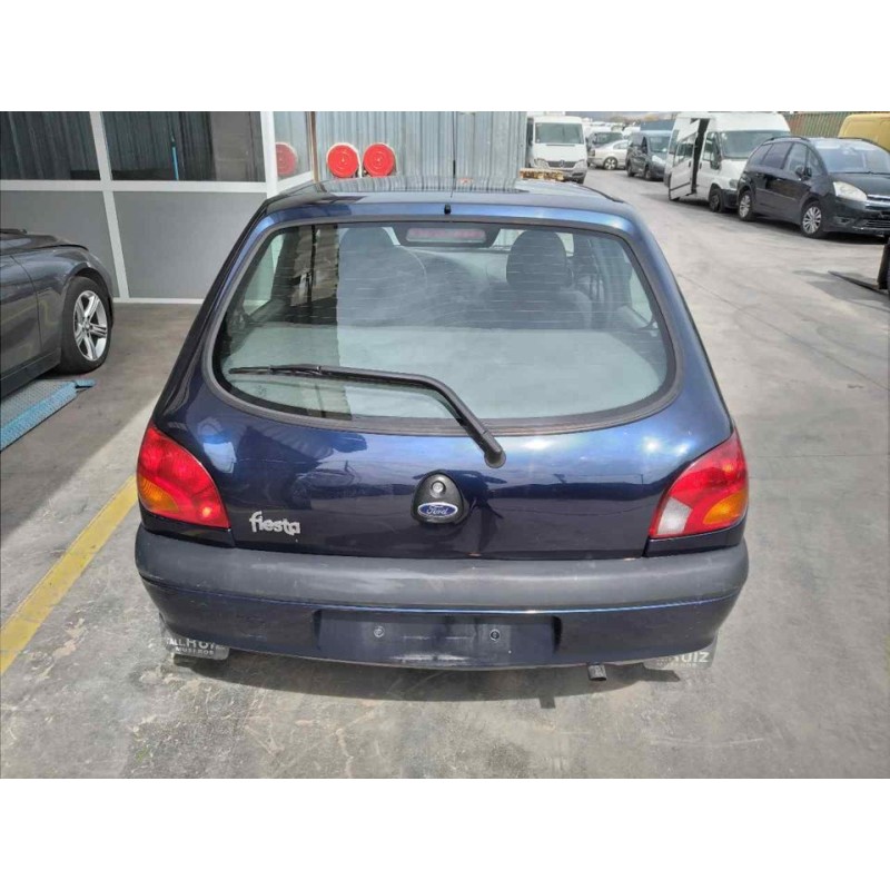 ford fiesta berlina (dx) del año 2000