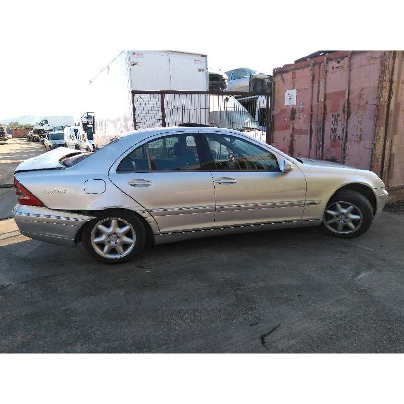 mercedes-benz clase c (w203) berlina del año 2001
