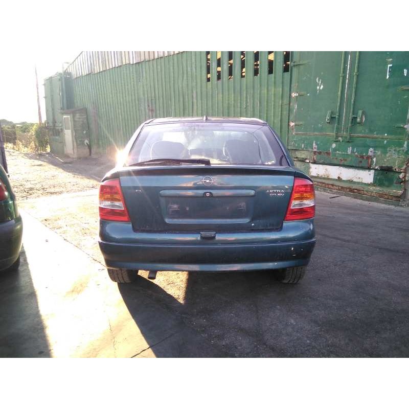 opel astra g berlina del año 2001