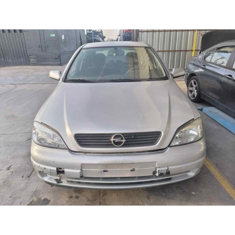 opel astra g berlina del año 2000