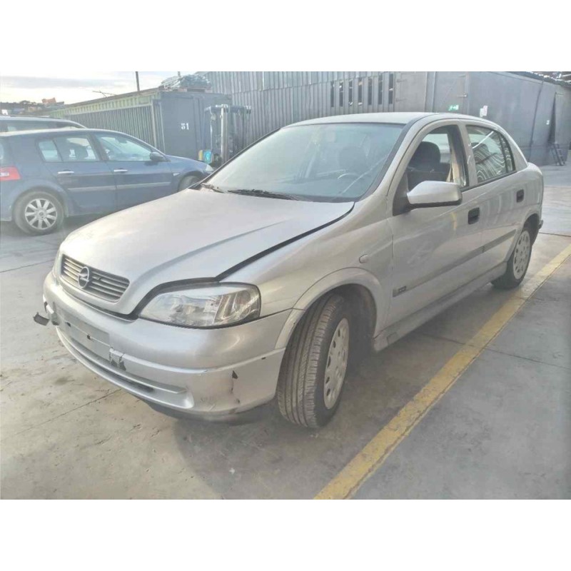 opel astra g berlina del año 2000