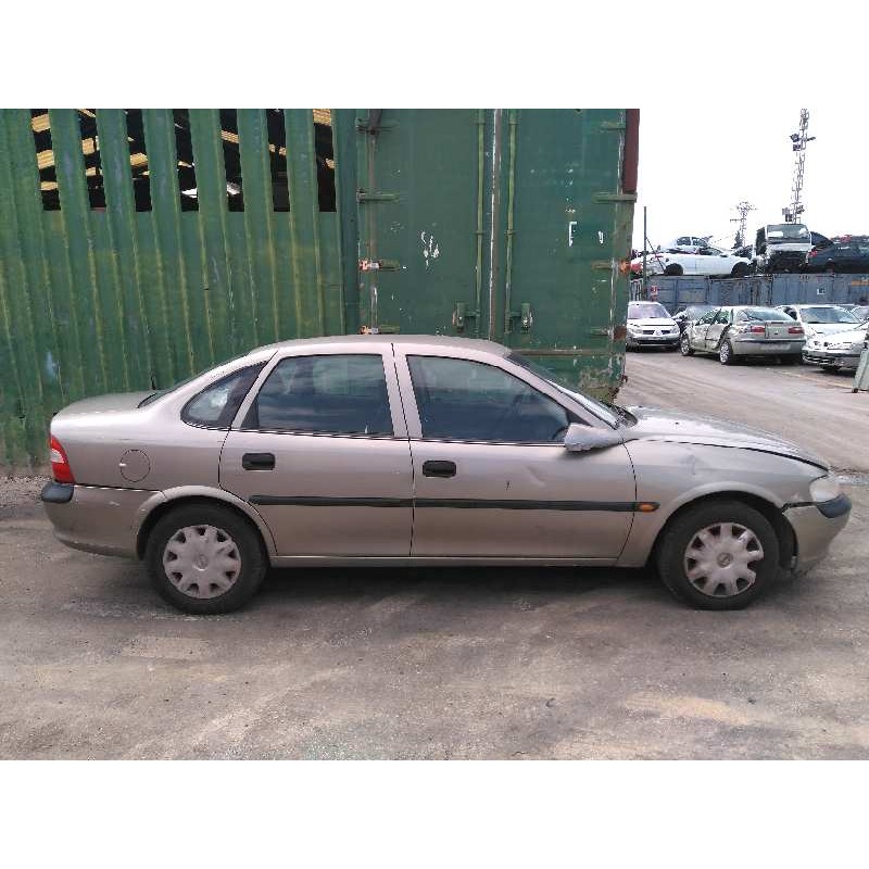 opel vectra b berlina del año 1996