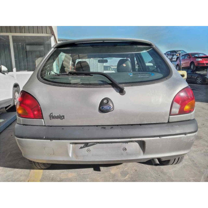 ford fiesta berlina (dx) del año 2001