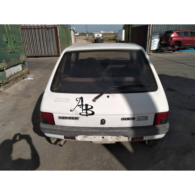 peugeot 205 berlina del año 1995