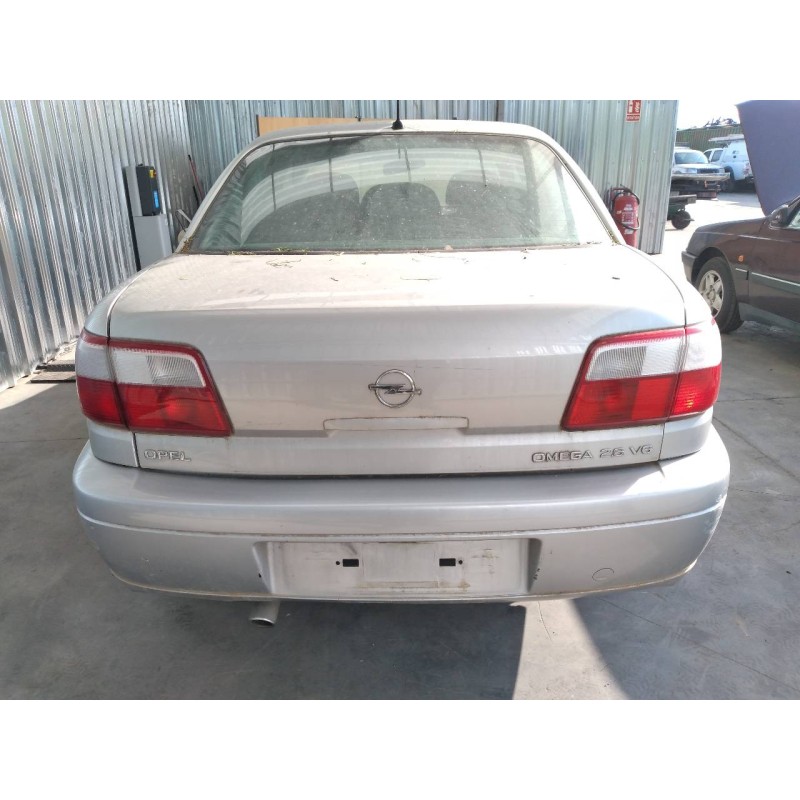 opel omega b del año 2001
