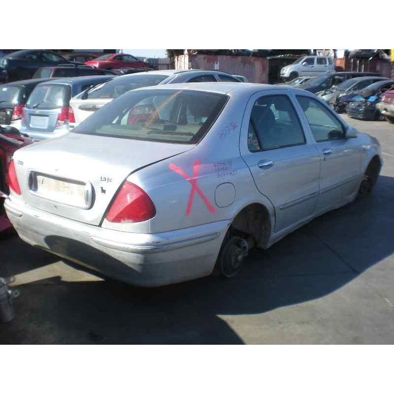 lancia lybra berlina del año 2000