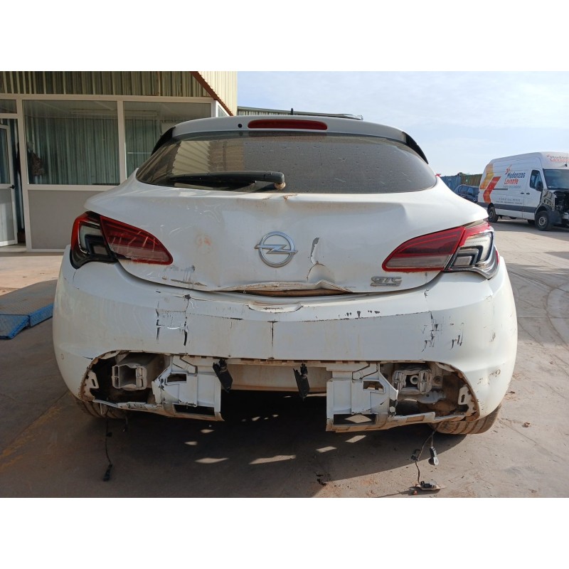 opel astra j gtc del año 2014
