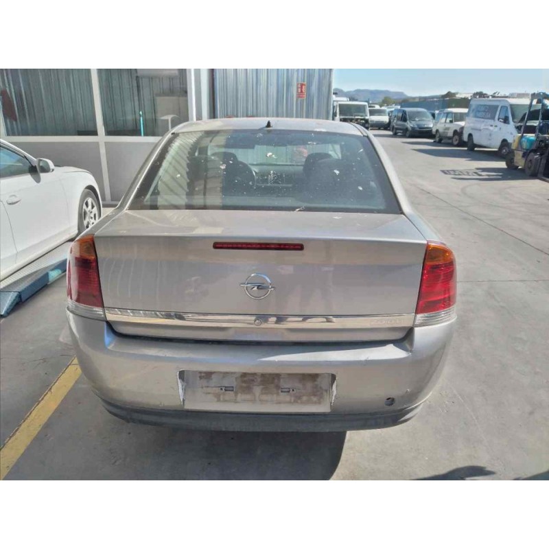 opel vectra c berlina del año 2004