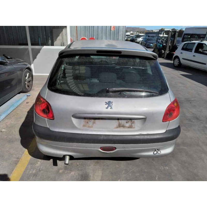 peugeot 206 berlina del año 2001