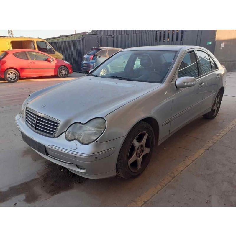 mercedes-benz clase c (w203) berlina del año 2002