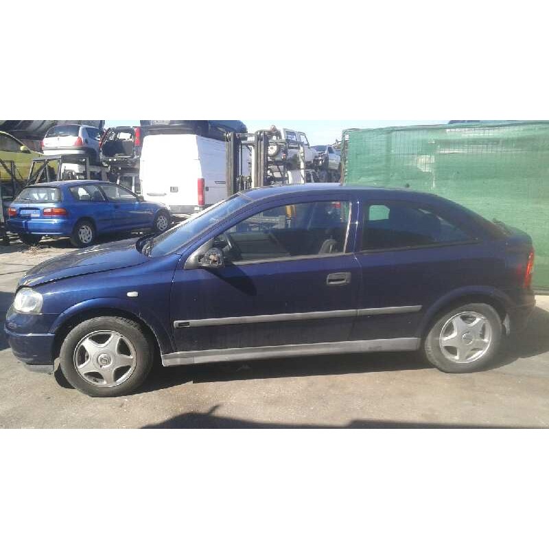opel astra g berlina del año 2000