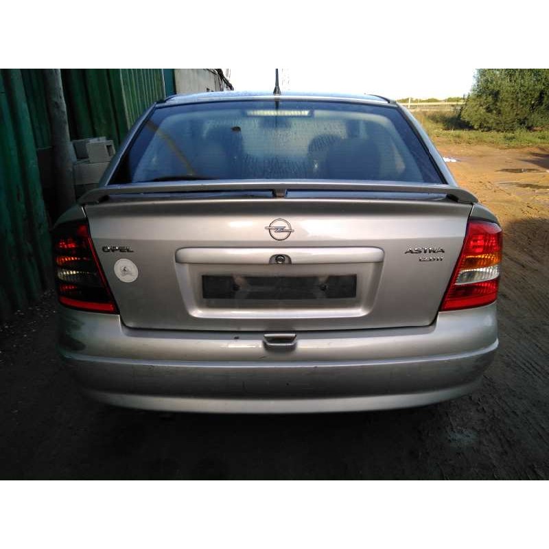 opel astra g berlina del año 2002