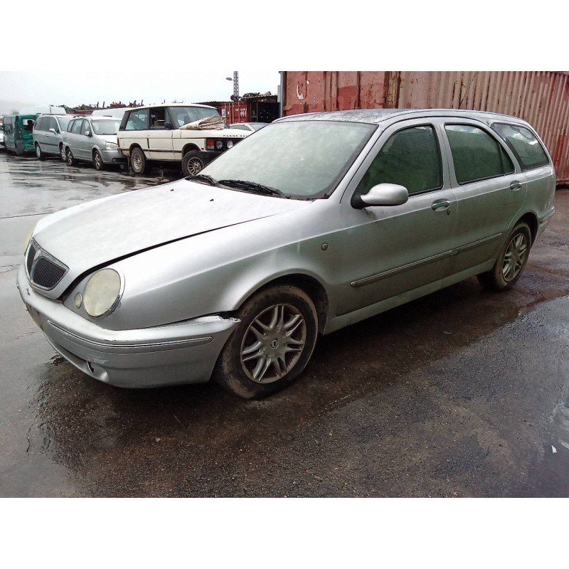 lancia lybra station wagon del año 2001