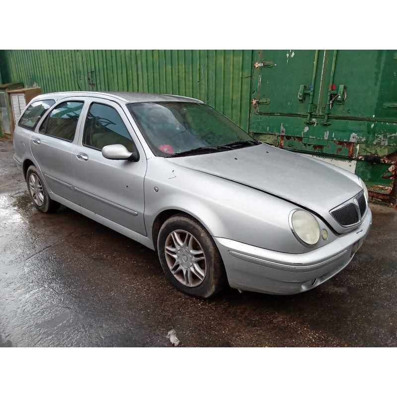 lancia lybra station wagon del año 2001