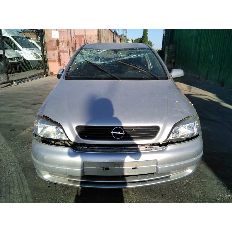 opel astra g berlina del año 2000