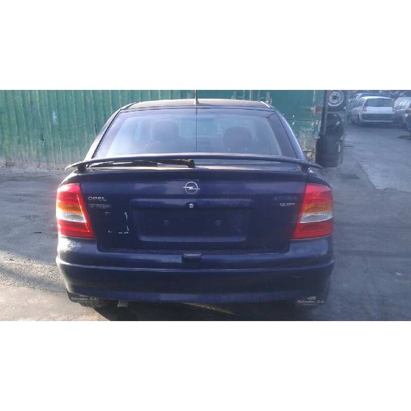 opel astra g berlina del año 2000