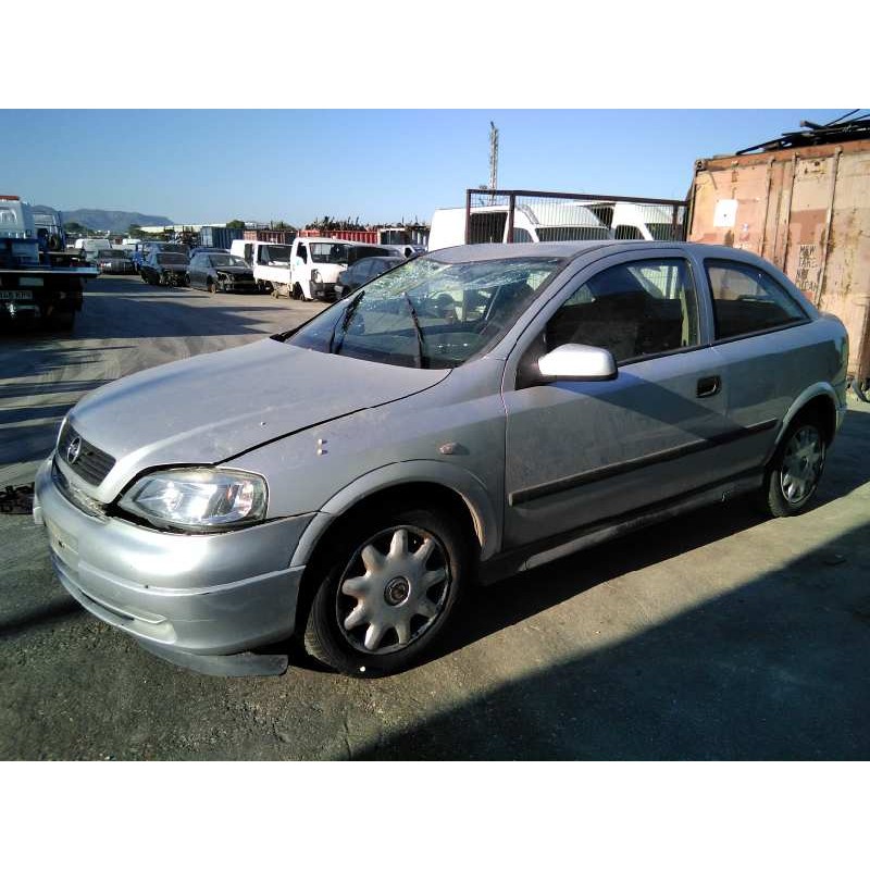 opel astra g berlina del año 2000