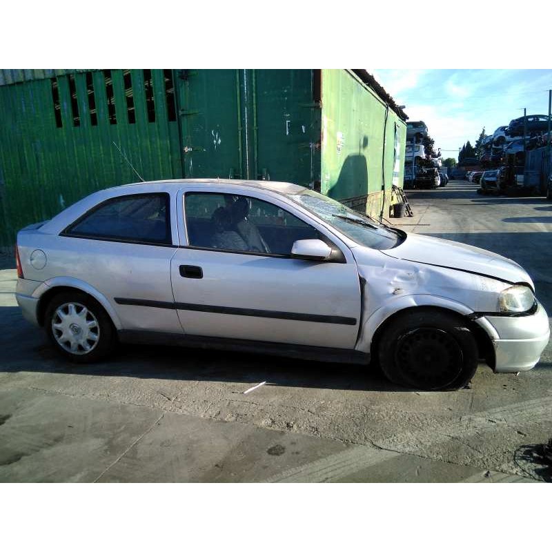opel astra g berlina del año 2000