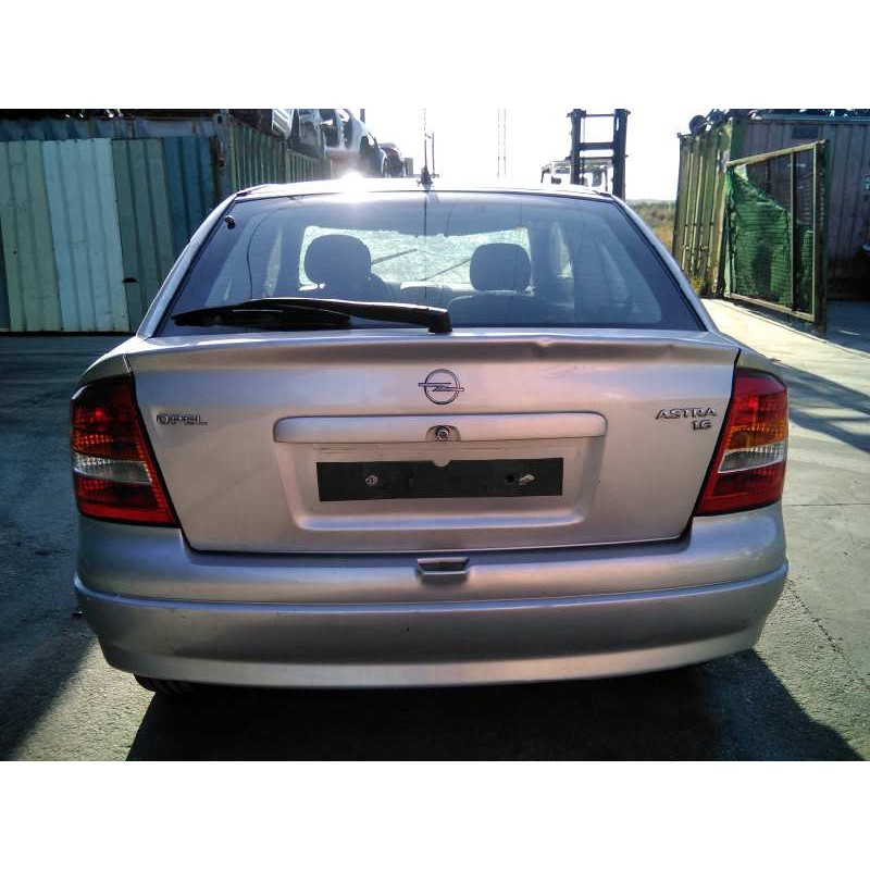opel astra g berlina del año 2000