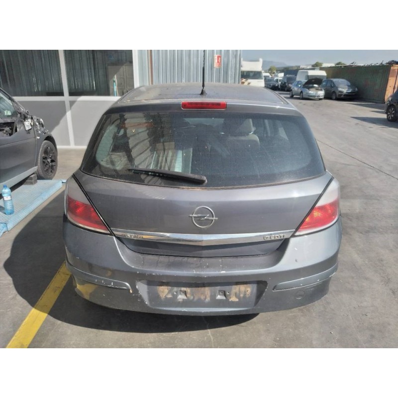 opel astra h berlina del año 2004