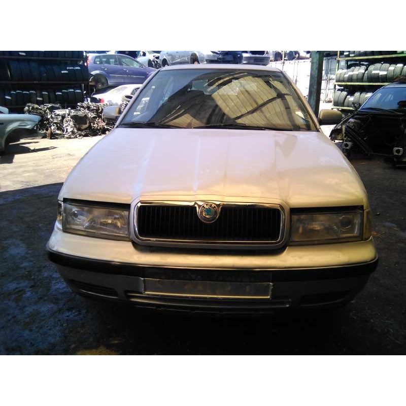 skoda octavia berlina (1u2) del año 2000