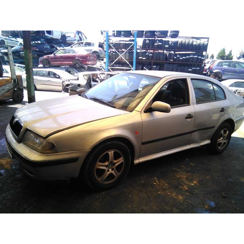 skoda octavia berlina (1u2) del año 2000