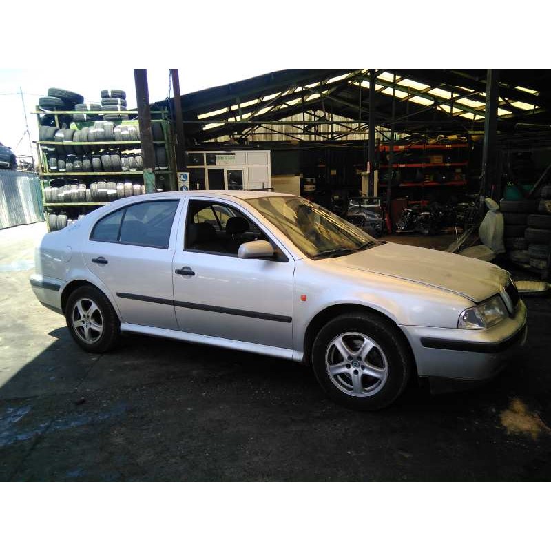skoda octavia berlina (1u2) del año 2000