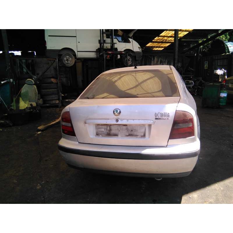 skoda octavia berlina (1u2) del año 2000